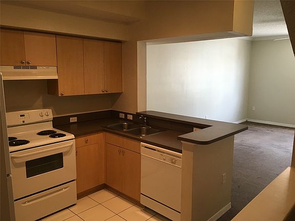 3rd image of 2985 NE 185th St #1518