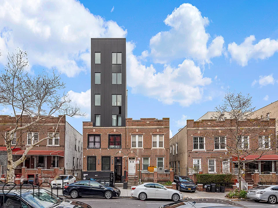 1031 Montgomery St #4F