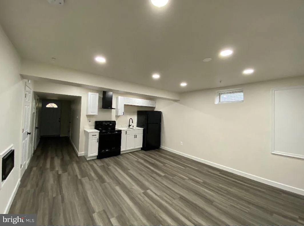 Building Photo - 353 Daleview Dr