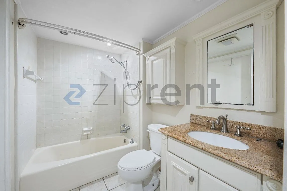 3 bed, 2450 sqft, $2,700 — Photo 2