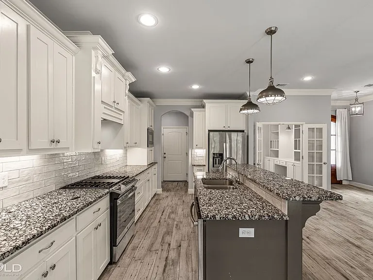302 Oscar Cir — Photo 21