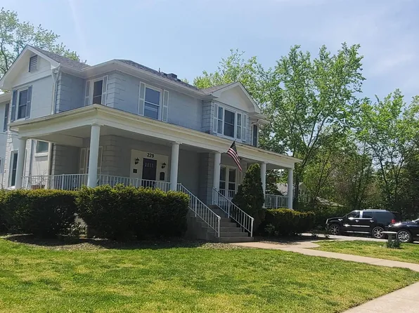 229 E Perry St, Du Quoin, IL 62832