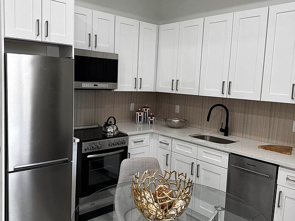 4th image of 1489 Brooklyn Ave #4B