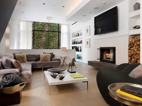 138 Manhattan Avenue image 1 of 18