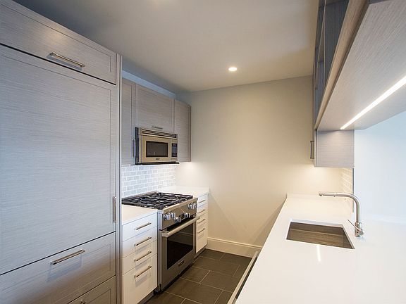2nd image of 555 10th Ave APT 15G