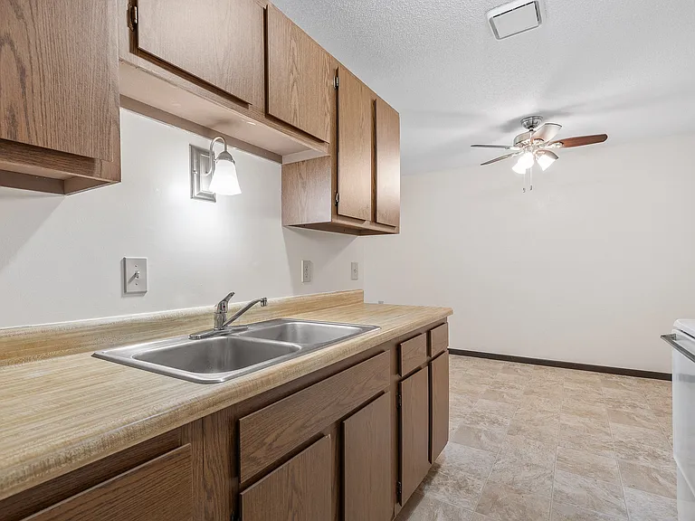 Golden Meadows Apartments — Photo 8