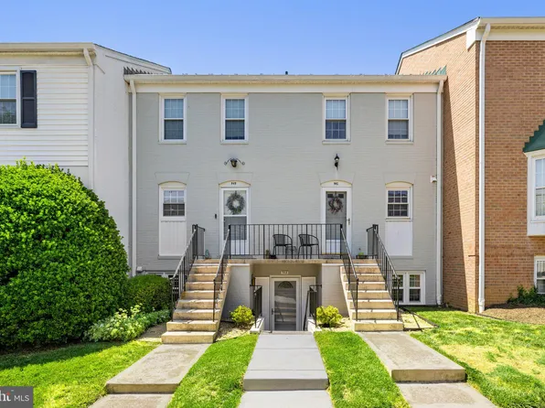 94 Leeds Ct E, Warrenton, VA 20186