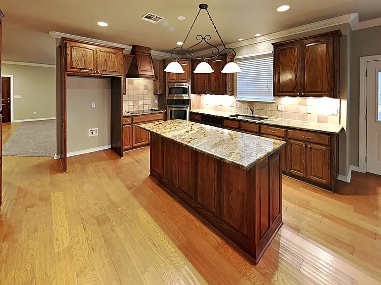 605 Knights Bridge Rd — Photo 6