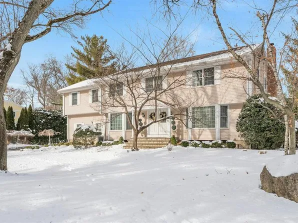 89 Barrett Ln, Wyckoff, NJ 07481