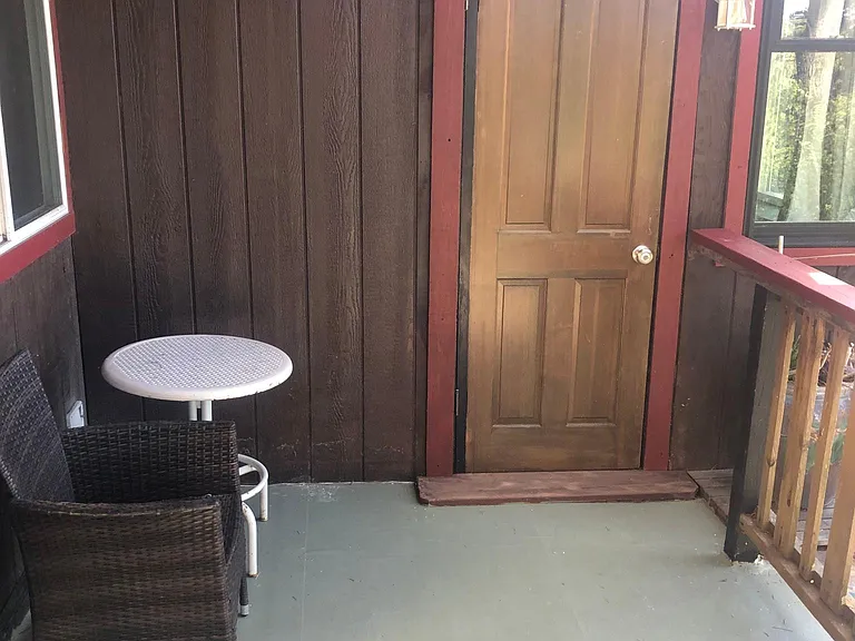 Small deck/outside second bedrm