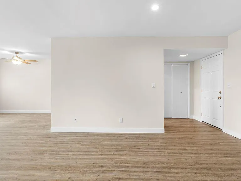 Lombardi Apartments — Photo 59