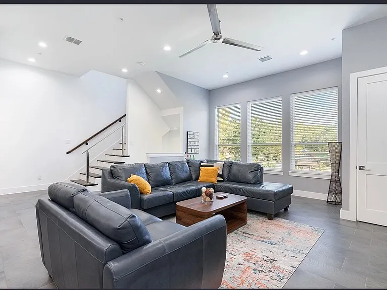 2239 Lovedale Ave — Photo 8