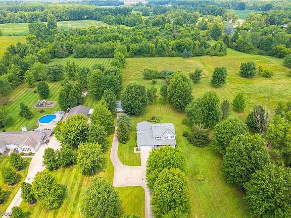 3rd image of 33640 Brokaw Rd