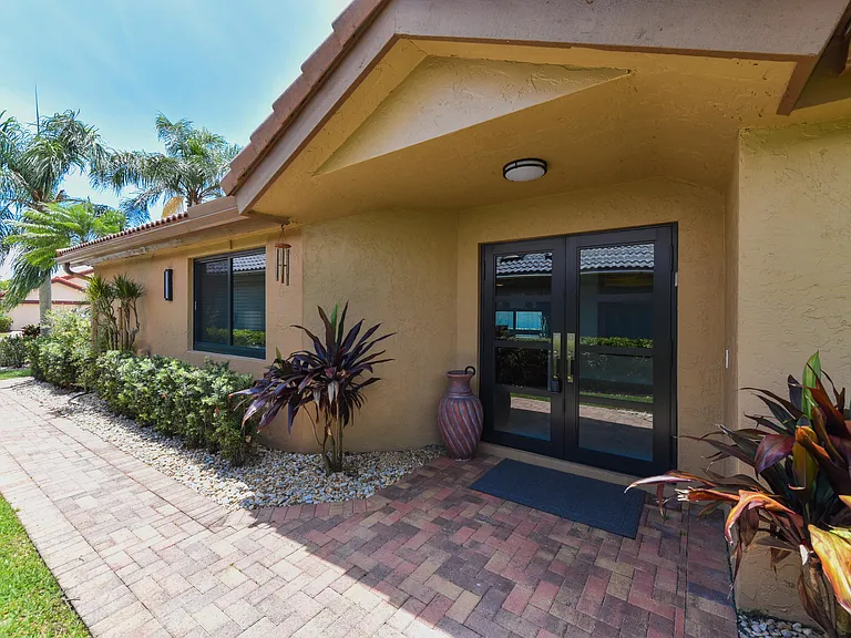 11204 Clover Leaf Cir — Photo 7