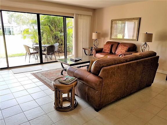 3rd image of 300 Harbour Dr APT 205C