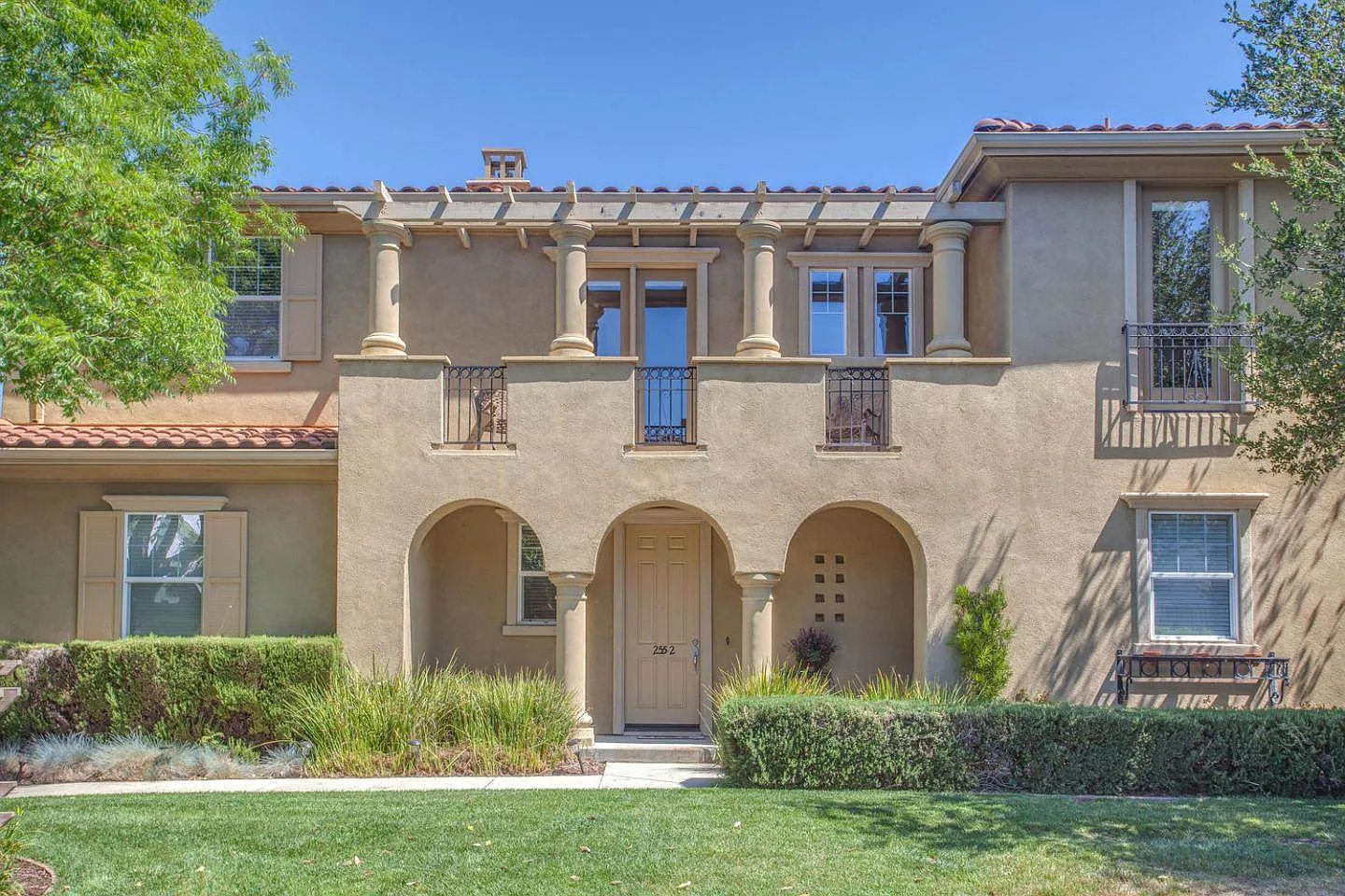 2552 Narin Way photo 1