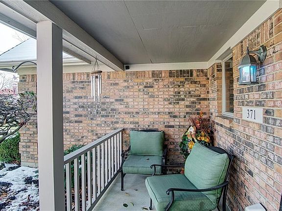 4th image of 371 Winterset Dr