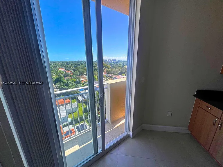 2425 SW 27th Ave #1004 — Photo 22