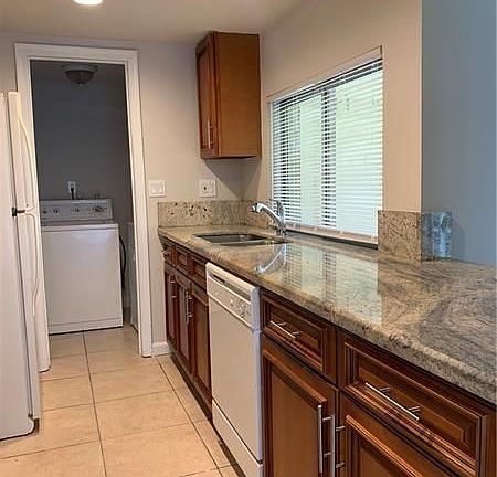 4th image of 10515 NW 37th St