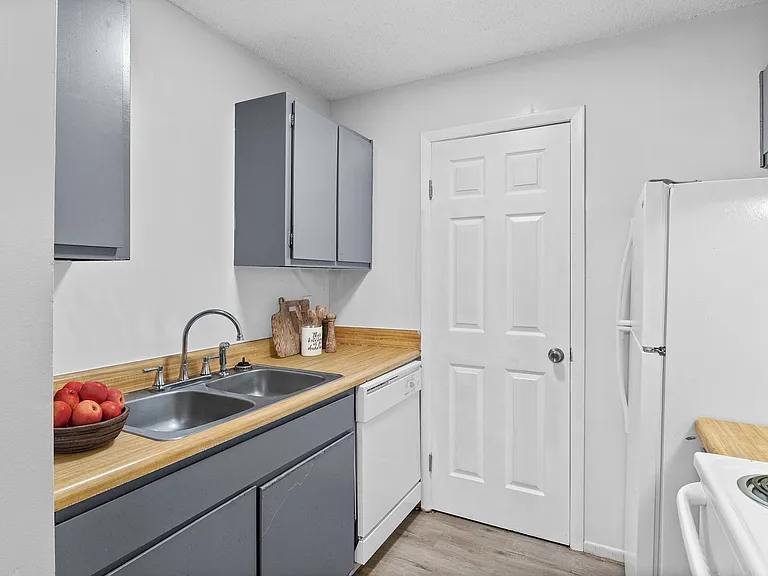 Fountainridge Apartments — Photo 17
