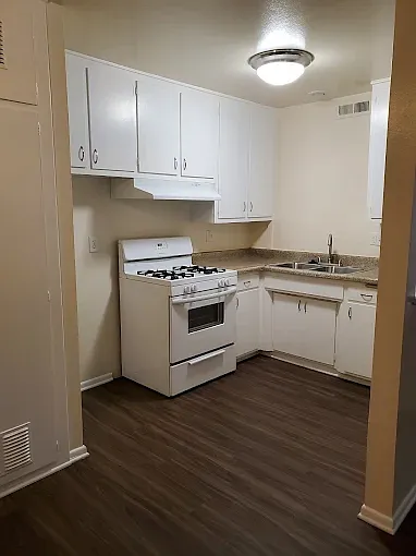 Pine Garden Apartments — Photo 13