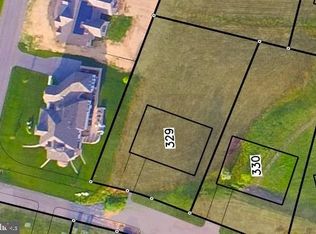 7121 Sandwich Ln, Fayetteville, PA