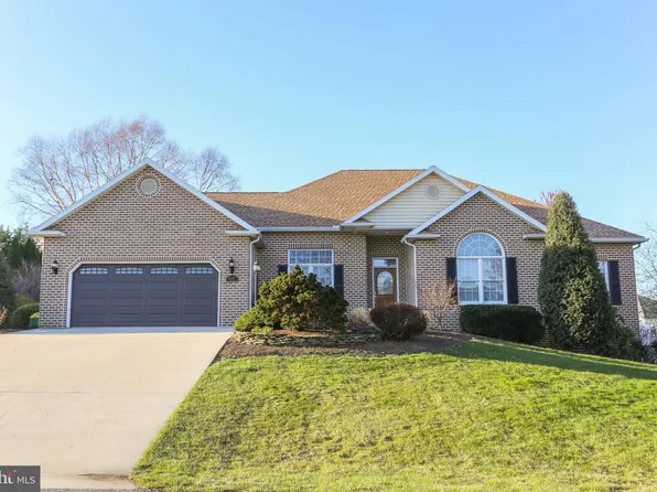 6332 Medina Ridge Dr, Fayetteville, PA 17222