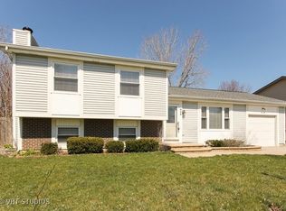 928 Shorewood Dr, Bartlett, IL 60103