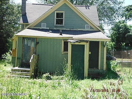 4th image of 745 Mills St