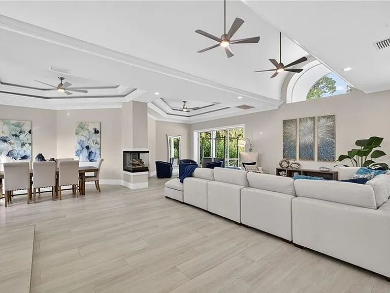 6461 Livingston Woods Ln — Photo 6