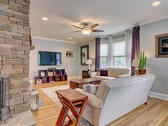 5th image of 35 Woodbine St