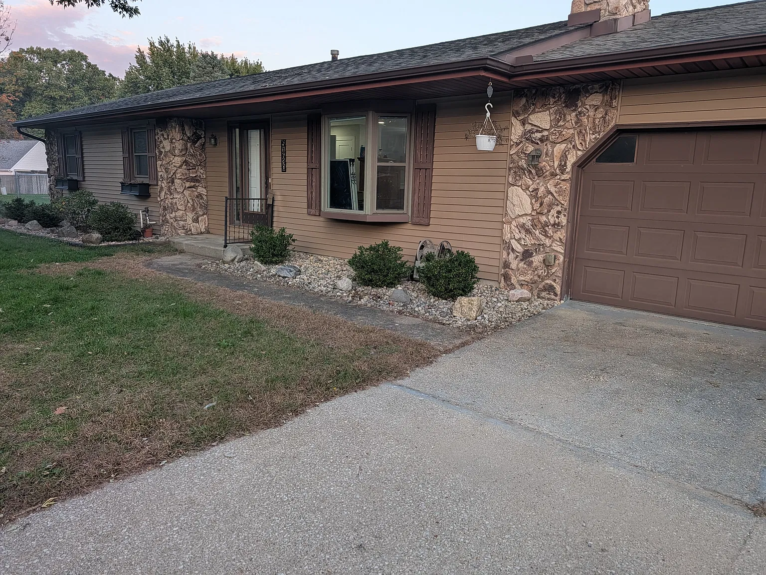4 bed, 2216 sqft, $2,850 — Photo 2