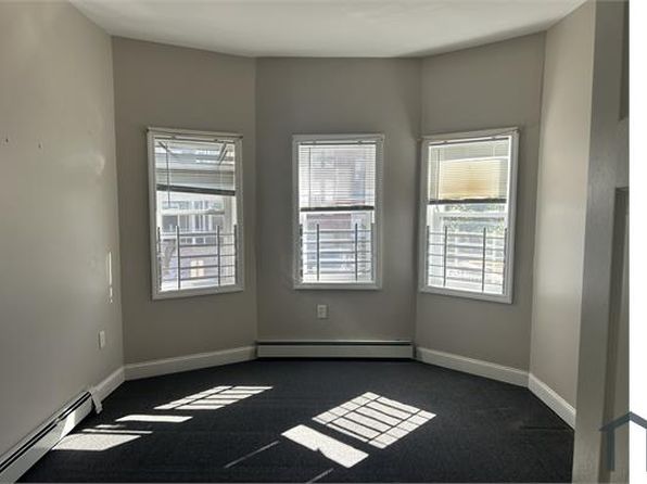 171 Seymour Ave Floor 1