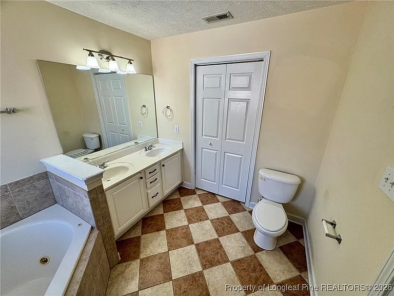 1750-202 Renwick Dr — Photo 14