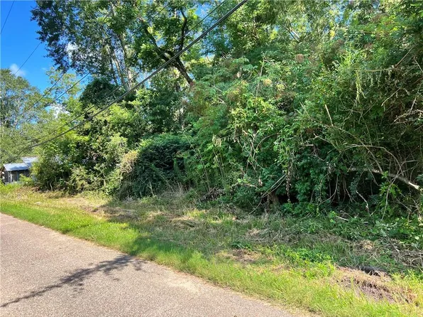 E Hanson Ave, Hammond, LA 70403