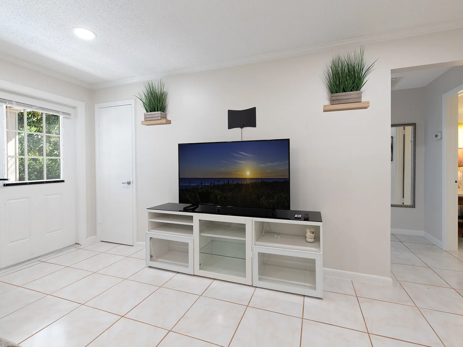 2 bed, 1000 sqft, $3,200 — Photo 3