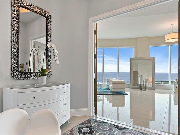 3rd image of 180 Beach Dr NE Penthouse 2600