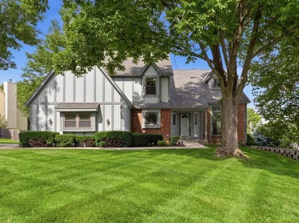 8700 W 113th St, Overland Park, KS 66210