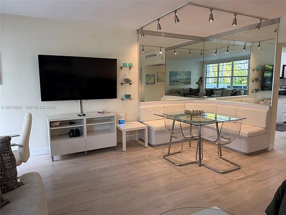 4th image of 100 Lincoln Rd #330