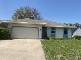 7446 SW 25th St, Topeka, KS 66614