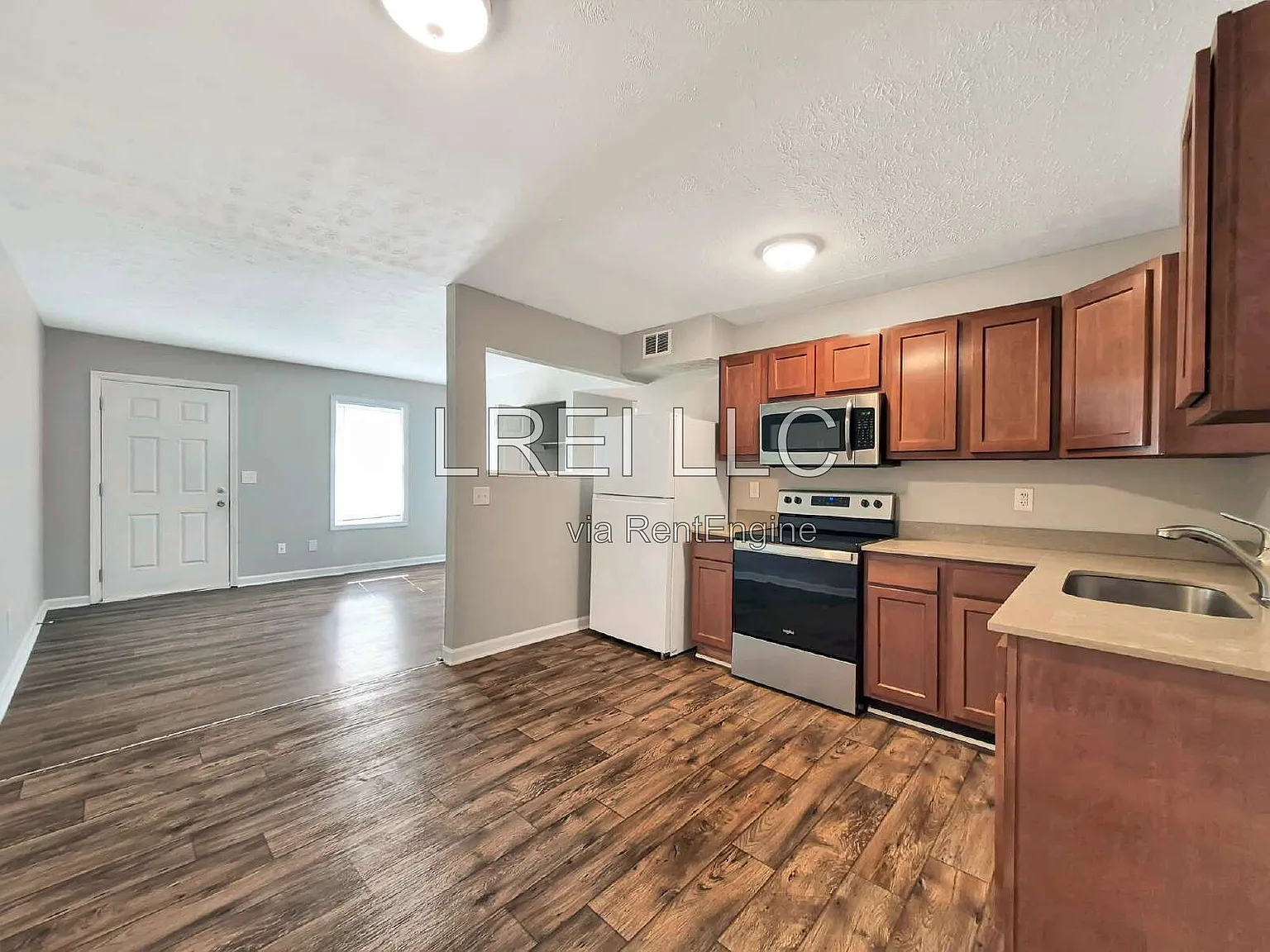 3 bed, 1.0 bath, 950 sqft, $1,100 — Photo 4