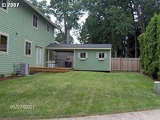 newer deck in spacious back yard