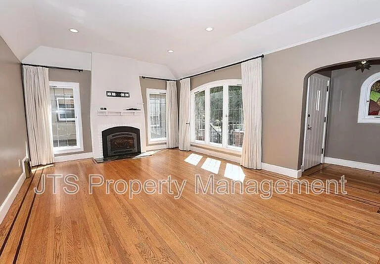 937 Sonoma Way — Photo 15