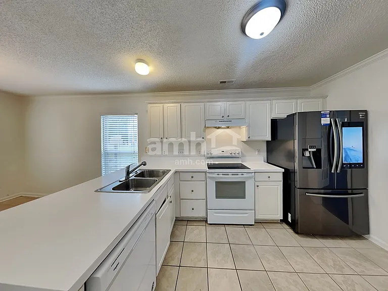 8401 Redstone View Dr — Photo 3