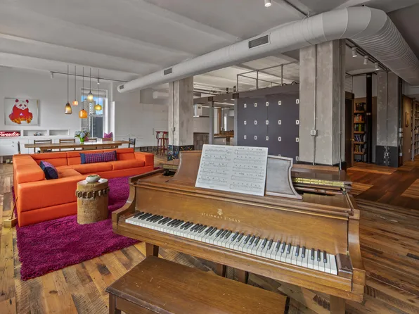 257 West 17th Street image 2 of 15