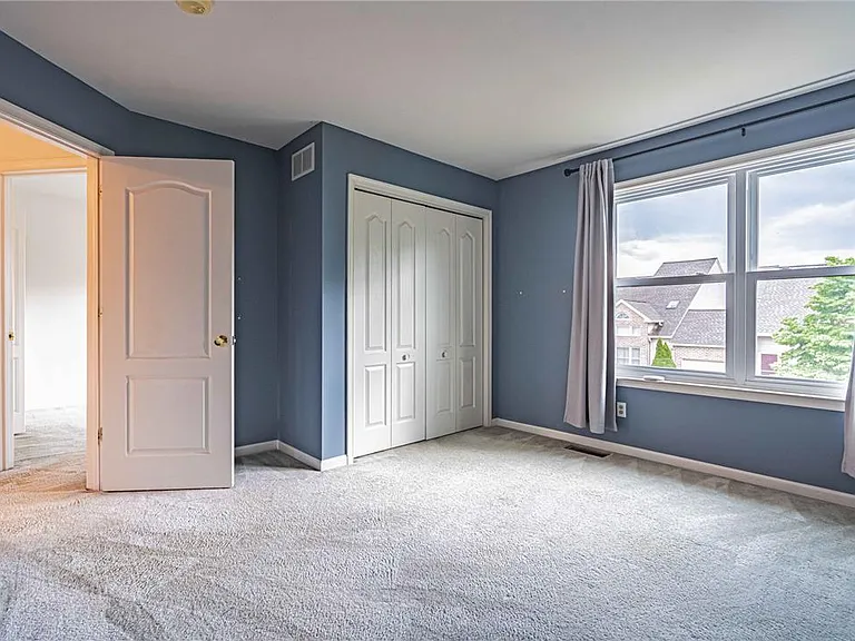 323 Surrey Pl #323 — Photo 21
