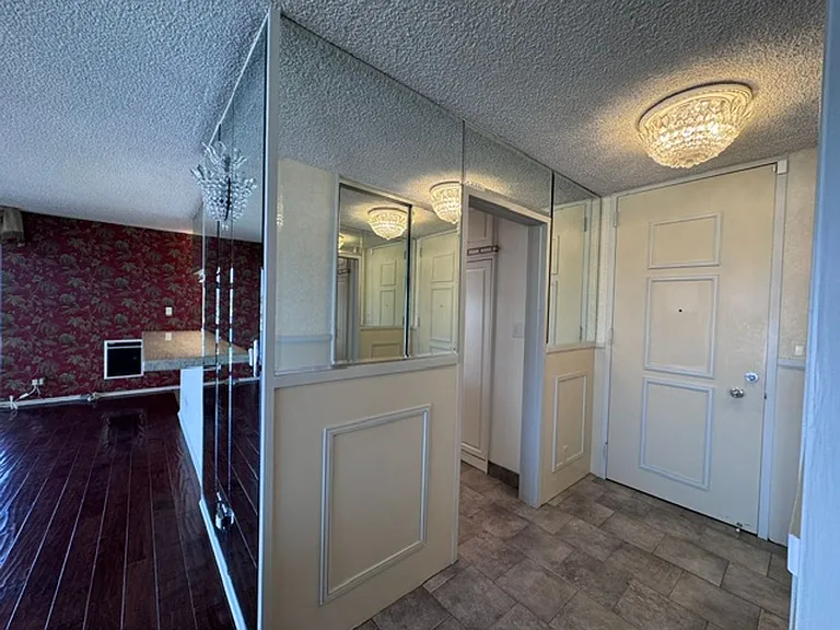 5400 The Toledo #410 — Photo 7
