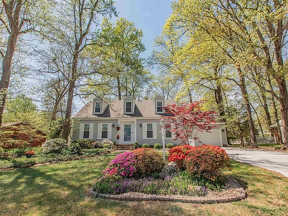 2nd image of 609 Country Club Ln