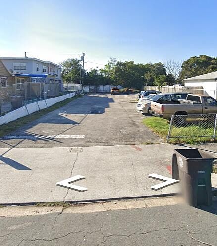 1st image of 812 14th St Street