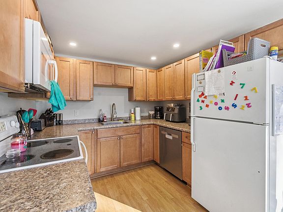 3rd image of 10 Woodlawn Avenue